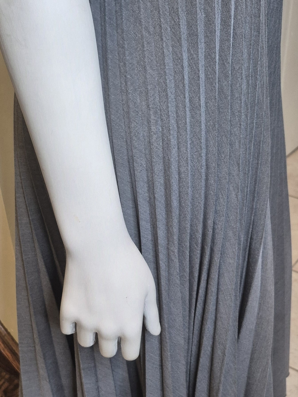 Classic Charcoal Pleated Midi Skirt - Picture 4 of 12